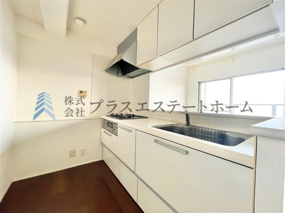 白基調で清潔感のあるキッチン♪
