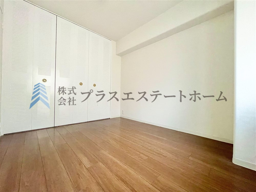 シンプルな洋室でお部屋のコーディネートが楽しめます♪お好みのスタイルに彩ってお気に入りの空間に♪