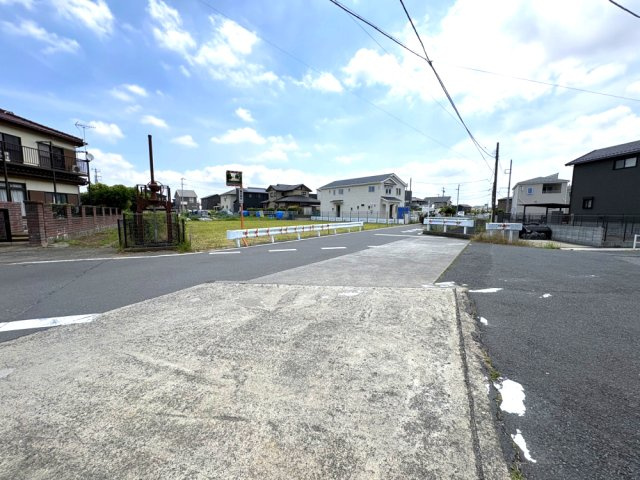 土地面積約90坪・自由設計で夢のマイホーム！南西道路に面して陽当たり良好です！