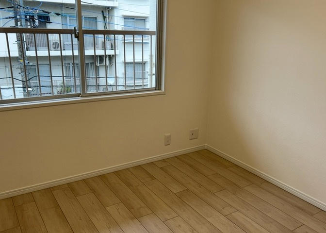 寝室でゆっくりと過ごすためにはベッド周りの適度な空間を担保することや窓の位置、照明の明るさ、寝室の広さなどを考える必要があります。自身や家族の構成とライフスタイルに併せて寝室にする部屋を選びましょう！