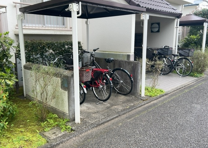 マンションの駐輪場は、事前に空きがあるか確認を取ると安心です。せっかく入居したのに駐輪スペースがない！なんてことになったら大変ですよね。そこで、内見時や購入前にはまず事前に確認しておくと良いでしょう。