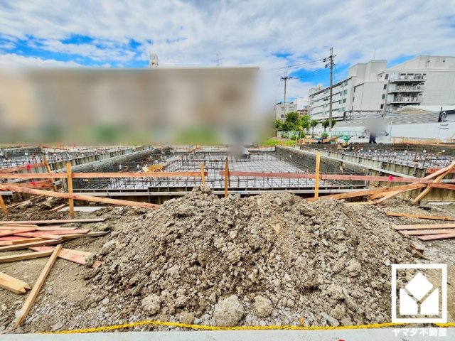 阪急神戸本線「園田」駅まで徒歩19分、JR東西線「加島」駅まで徒歩29分の立地。