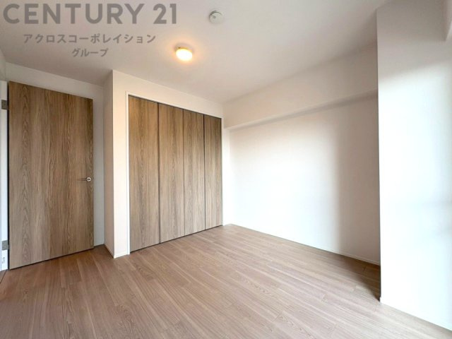 子供部屋…創造性や成長を促す遊びの空間を提供。学習や趣味に集中できる環境を整えます。個別のプライベートスペースは自己表現と自立心を育み、心地よい睡眠環境を整えリラックスできる場所を提供。