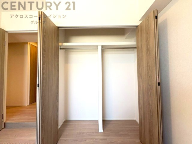 衣類やアクセサリー、小物類の収納が便利で整理整頓がしやすく、部屋の美観を保ちつつ、スペースを最大限に活用できます。衣服のしわやダメージを防ぎ、長持ちさせることができます。