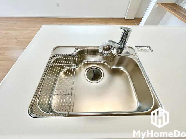 浄水器付きの水栓が採用されています。美味しい水をいつでも飲むことができます。