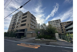 三鷹市下連雀の中古マンションの外観