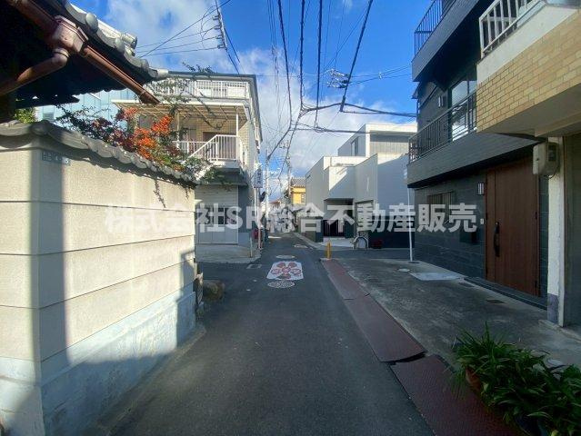 前面道路含む現地写真です