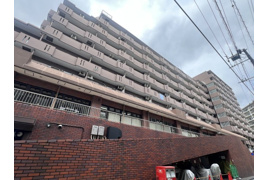 横浜駅周辺が庭となる地。その感覚、なかなか持てないですよね はい、私もです。ってコトは、選ばれし人間のみが享受できるこの恩恵。部屋より楽しいかもれしれない な、 モンテベルデ横浜 リノベーションの外観