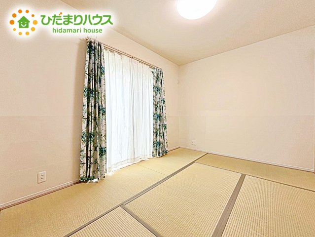 リビングと隣りには憩いの和室！扉を閉めれば、来客用の部屋として使えます♪