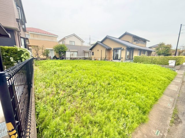 ■土地面積約51坪！　■お好きなハウスメーカーで建築可能です！　■南東向きで日当たりは良好です！　■関小学校徒歩9分(700ｍ)・吉川市立中央中学校徒歩7分(550ｍ)