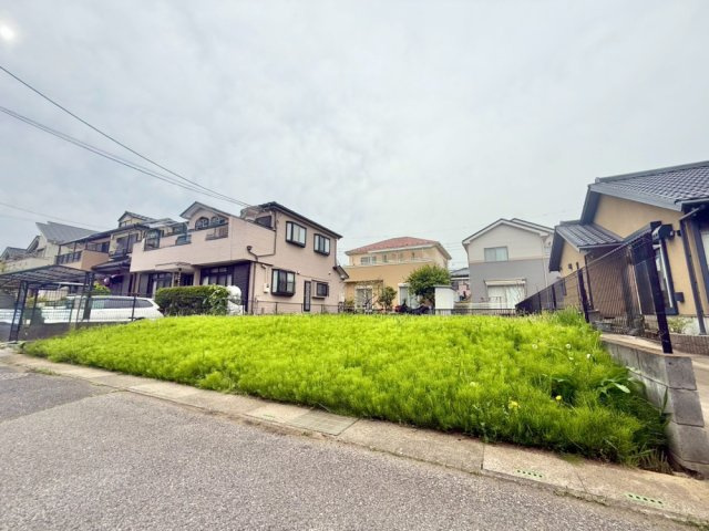 ■土地面積約51坪！　■お好きなハウスメーカーで建築可能です！　■南東向きで日当たりは良好です！　■関小学校徒歩9分(700ｍ)・吉川市立中央中学校徒歩7分(550ｍ)