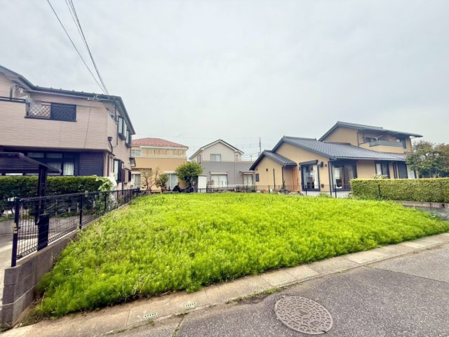 ■土地面積約51坪！　■お好きなハウスメーカーで建築可能です！　■南東向きで日当たりは良好です！　■関小学校徒歩9分(700ｍ)・吉川市立中央中学校徒歩7分(550ｍ)