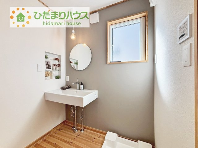 シンプルで使い勝手の良い独立洗面台！