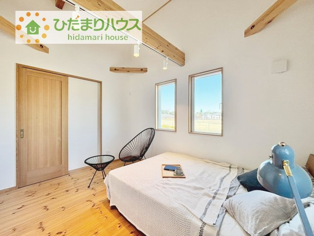 天井の高い主寝室♪ゆっくりと過ごせる大人のくつろぎ空間！