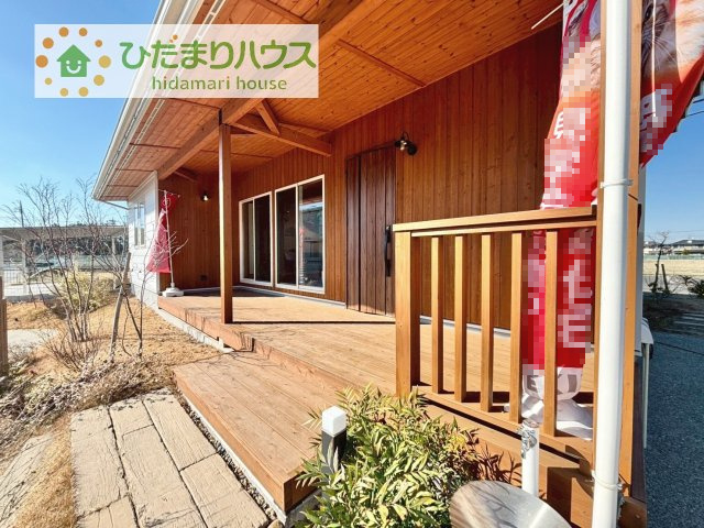あたたかな光が差し込む、南向きのウッドデッキ(#^^#)