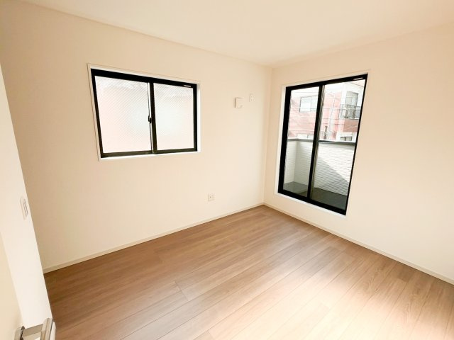 全室二面採光の明るい室内空間