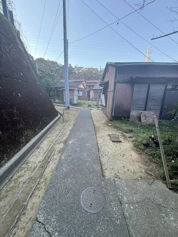 前面道路含む現地写真です