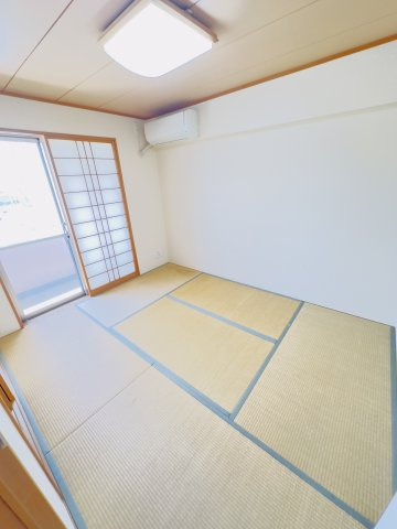 南向きで明るい和室