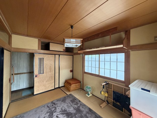 落ち着いた雰囲気の和室。続き間で使えるため、家族の団らんや多目的利用に便利。