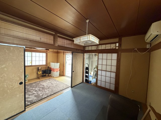 採光の良い和室。収納が豊富で、生活スペースとしても客間としても使いやすい一室。