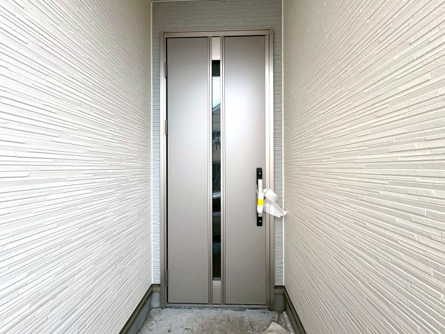 大型シューズボックスのある玄関