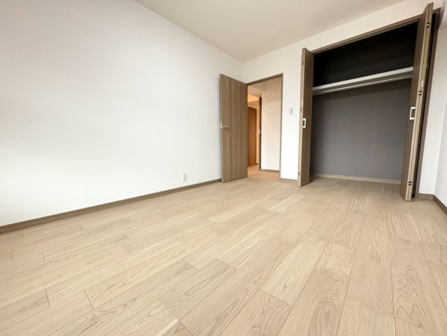 クローゼット収納があり、家具を最小限に抑え、北側でも開放感ある快適なプライベート空間にできます