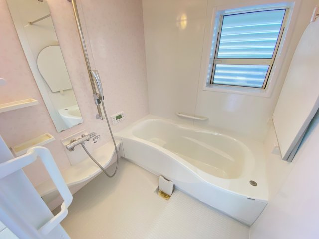 窓付きで明るい浴室♪