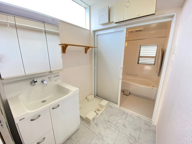 人気の三面鏡の洗面化粧台です！