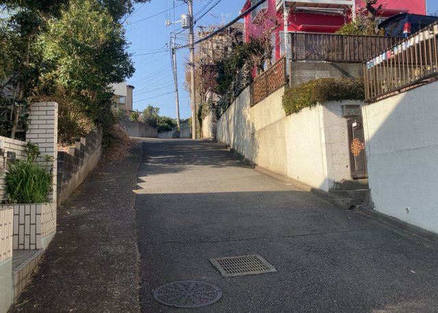 桜や紅葉の名所に出かける人は多いと思いますが、家にいながら季節の移ろいを感じる生活を送りませんか？リビングや窓から見える景色が生活を彩るワンポイントに！現地から見える景色を堪能してみては如何でしょう。