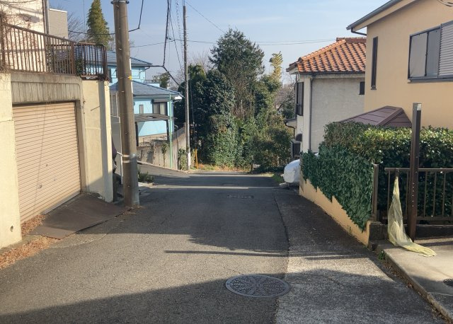眺望を気にして物件を探す場合、前面に建物が建っていないか現地で確認しましょう！前面に建物があると景色はもちろん、日当たりや風通しにも影響が出てきます。住んだ時のことを想像しながら現地見学をしましょう。