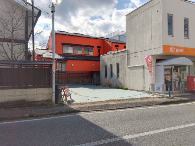 中郷中学校まで徒歩4分なので通学も安心です。