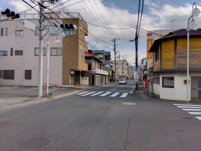 国道136号線まで車で5分の好立地です。通勤・お出掛けしやすい環境です。