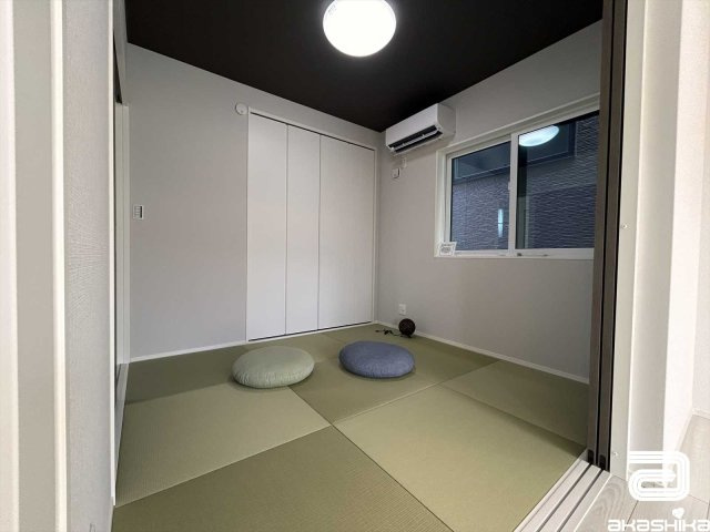 普段はお子さまのお昼寝スペース、来客時には応接間としてご活用いただけます。