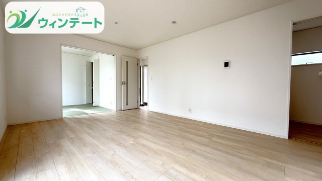 無駄のないシンプルなLDKデザイン。生活動線がスムーズで、家事や育児がしやすい間取りです。