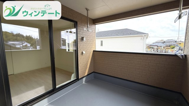 広々ルーフバルコニー付き。テーブルセットを置いて、カフェタイムや日光浴も楽しめます。