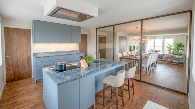 ■建物プラン例（完成予想図？）建物面積：311.96？（94.36坪）、建物価格：15070万円　※別途、外構工事費・付帯工事費・諸費用等が必要となります　※当該プランの採用および変更は自由に可能です
