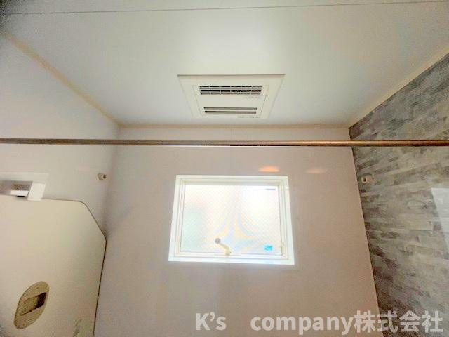 長雨の続く時期のお洗濯物の悩みを解消できる浴室乾燥機付き☆