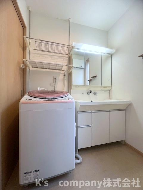 独立洗面台の隣に洗濯機スペース◇