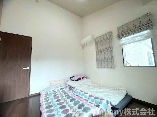 洋室7帖◇主寝室は勾配天井で開放感のあり広がりを感じられるお部屋です♪