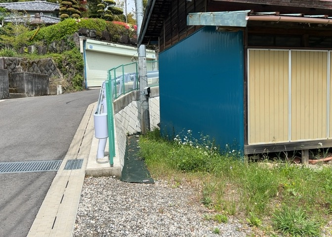 土地の形が極端に長細かったり、狭小地、あるいは道路との高低差がある傾斜地だった場合、後々売ろうとしても買い手がつかない場合もあります。後々、売却することになった時に価値の下がらない土地を選びましょう。