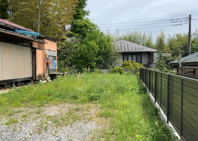 土地を買う際、住む地域の自治体や福祉の補助制度にも注目してみましょう。子供や老人の医療補助やゴミ出しのルールなど、自治体によってルールに大きな違いがあるため、暮らしやすい土地で判断するとよいでしょう。