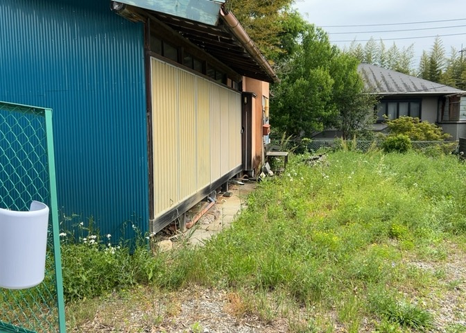 物件の詳細については、現地を見てわかること以外に、役所や法務局などで調べないとわからないことがあります。そのため、現地に行く場合は、もしこの物件を買ったらどのような生活ができるかをイメージしましょう。