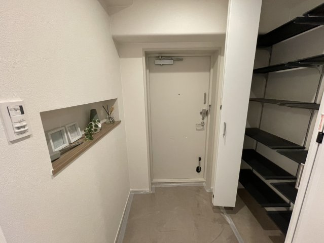 ※設置されている家具・小物・照明はディスプレイ用です。家具・照明付き販売ではございません。