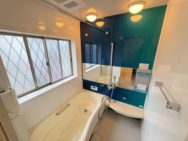 一日の疲れを癒すリラックス空間として快適な浴室。