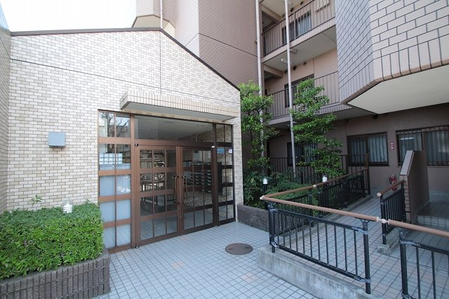 毎日通るエントランスはこのようになっています