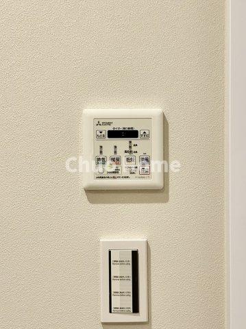 【浴室乾燥機】暖房・冷風・換気・乾燥が可能です。毎日を快適に過ごせるうれしい機能が揃っています。雨の日の洗濯物も安心です。