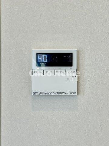 【給湯リモコン】外での一日を忘れさせてくれるオートバス機能でお好みの湯量・温度に調整された浴槽。