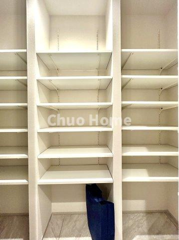 玄関を入って右側にあるシューズボックス