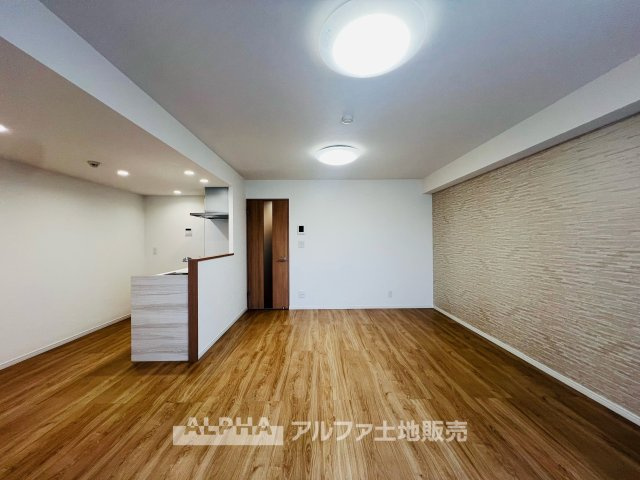 【A　cozy　space】◆余白のある暮らし◆　人を招いても、ひとりで過ごしても心地よい住空間。　温もりを感じるこの場所が、暮らしの輪郭をやさしく描いていく。