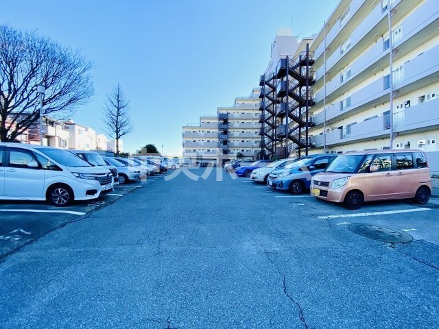 【敷地内駐車場】最新の空き状況や費用などの詳細は担当スタッフまでお問い合わせください。